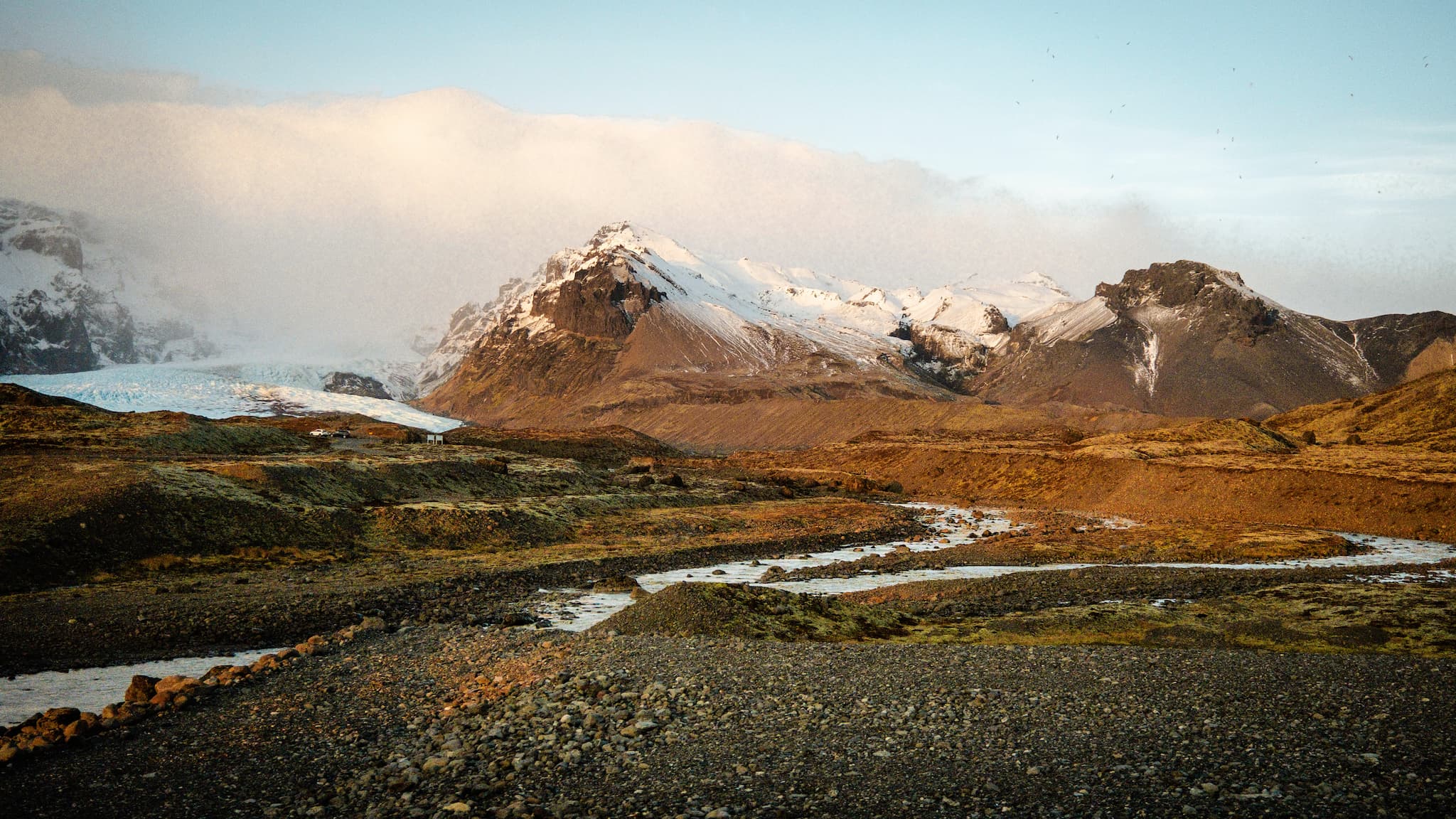 Mountains near Jökulsárlón